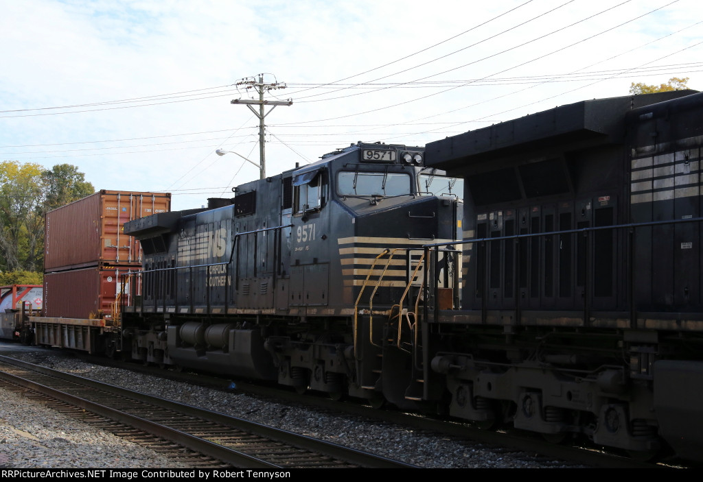 NS 9571 on NS 218 Westbound
